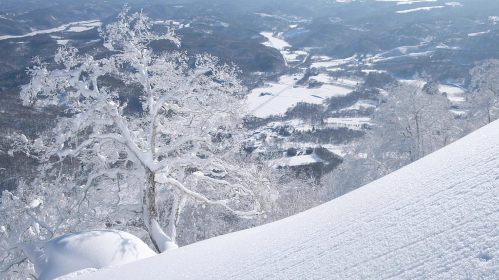 powder-snow-mountain-hokkaido-japan